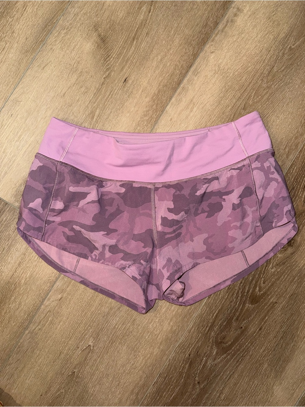 Lululemon Incognito Pink Taupe Camo Speed Up 2.5” Shorts size 4 EUC